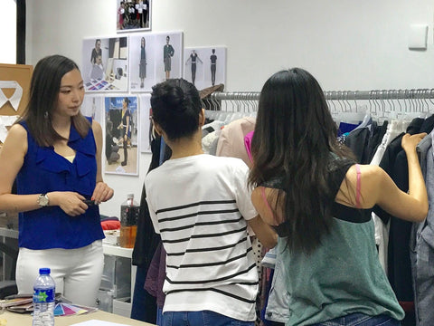 我們的服飾顔色工作坊除了講解之外,大家都可以親自動手選擇適合你的顏色。